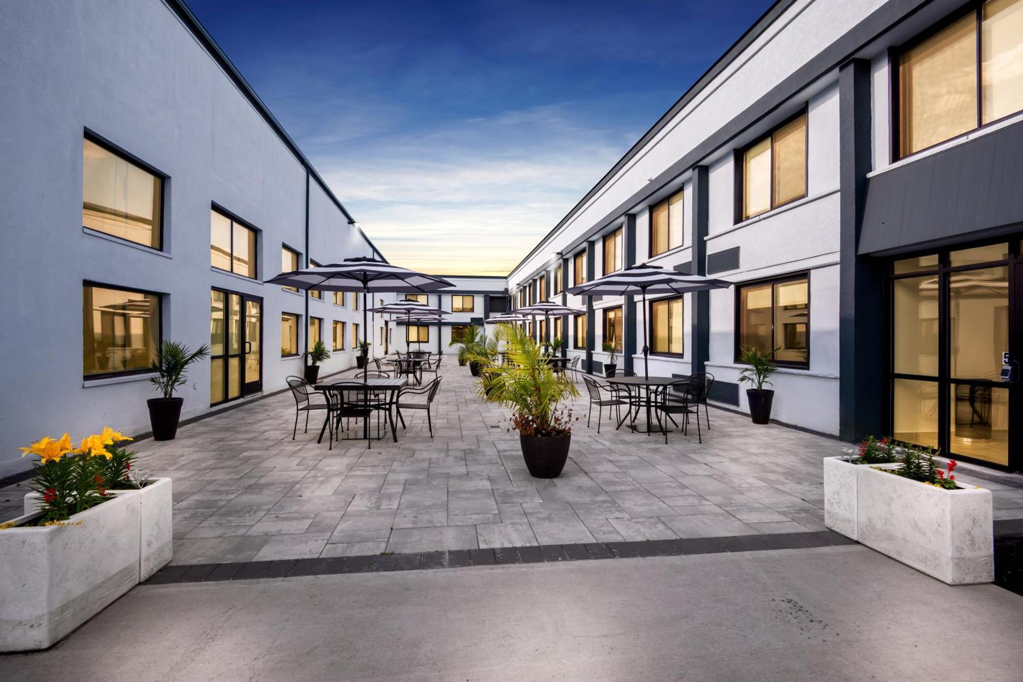 Hometowne Studios By Red Roof & Conference Center 科特兰 外观 照片